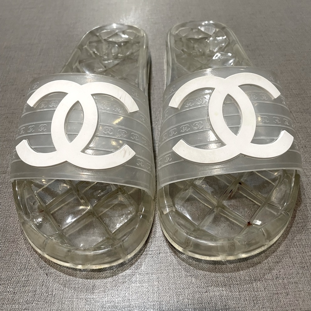 Chanel slides in very good condition